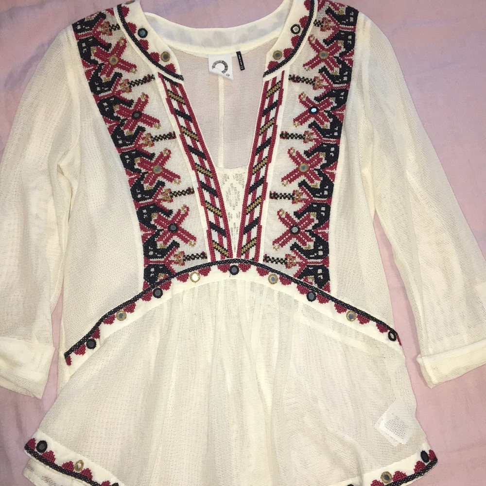 adorable anthropologie top! never worn! size XS